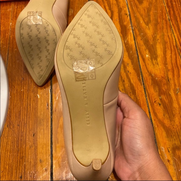 Heels - Picture 5 of 7